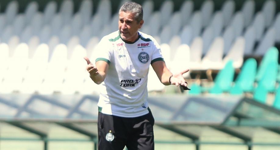 Jorginho comemora possível volta de meia para duelo do Coritiba ante o líder da Série B