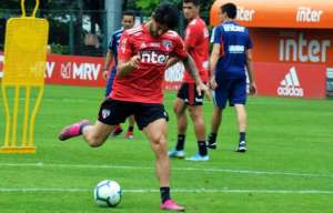 Sem marcar há um turno, atacante amarga reserva no São Paulo