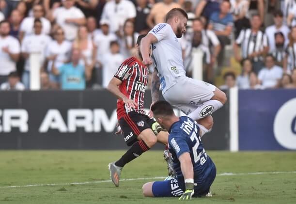 Atacante do Santos diz que perdeu respeito por companheiro após discussão