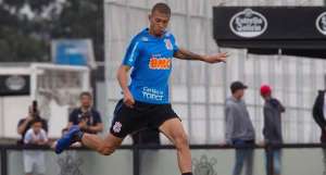 Corinthians deve emprestar jovem zagueiro para rival do Paulistão