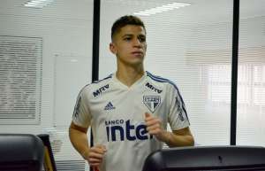 Vitor Bueno evolui e ganha sequência sob o comando de Fernando Diniz no São Paulo