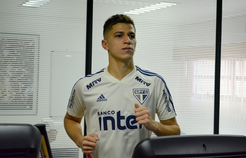 Vitor Bueno evolui e ganha sequência sob o comando de Fernando Diniz no São Paulo