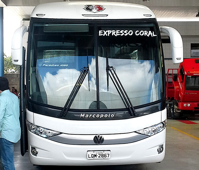 Polícia Rodoviária apreende ônibus do Santa Cruz por causa de dívida de R$ 5 mil