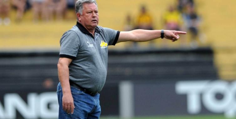 Roberto Cavalo fala em buscar milagre para livrar Criciúma da degola da Série B