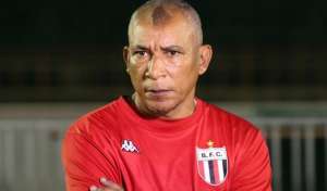 'Tenho de matar dois leões e um urso por dia', diz único técnico negro da Série B