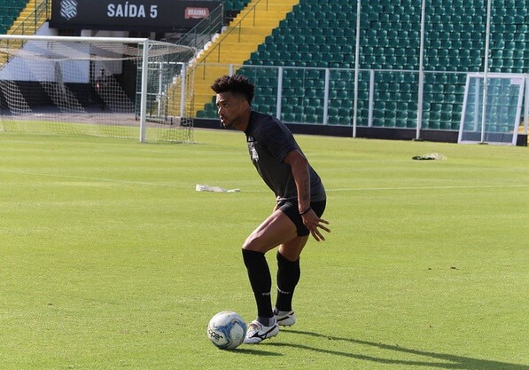 Série B: Figueirense embarca para Maceió com reforços e baixas