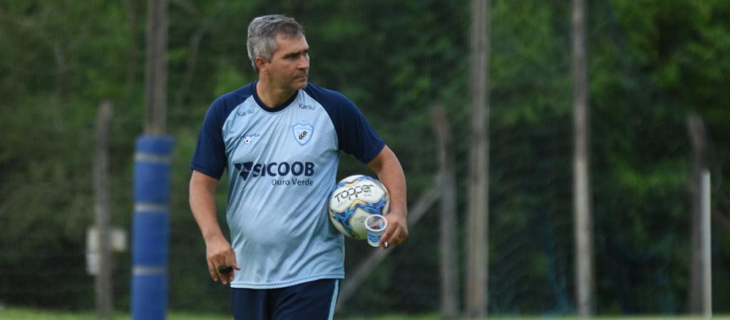 Dúvida de Silvinho. (Foto: Gustavo Oliveira / Londrina)