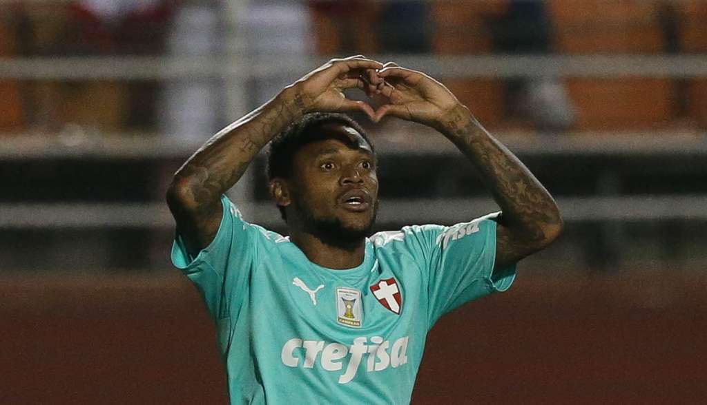 O atacante Luiz Adriano está recuperado de contusão