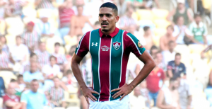 Lateral revela que teve de se controlar para não brigar com torcedores do Flu