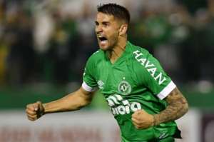 Artilheiro da Chape admite elenco abatido por salários atrasados: 