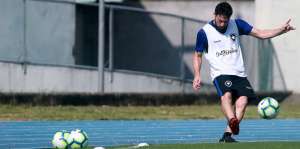 Meia pede menos oscilação ao Botafogo na reta final do Brasileirão