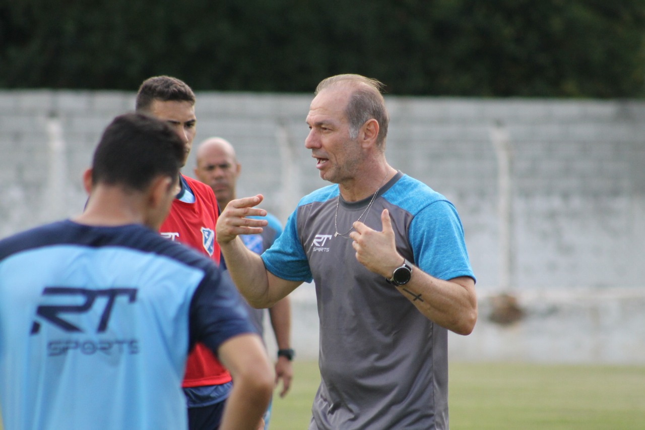 Paulista A2: Taubaté faz primeiro trabalho com bola, e Izzo valoriza montagem do elenco