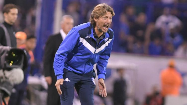 Ex-zagueiro de PSG e Real Madrid, técnico é alvo de time do Brasileirão