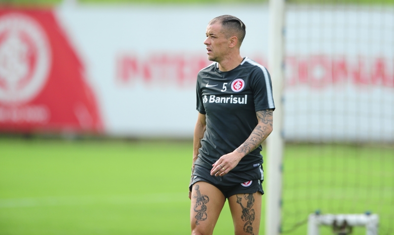 D’Alessandro não confirma permanência no Inter e revela sondagens