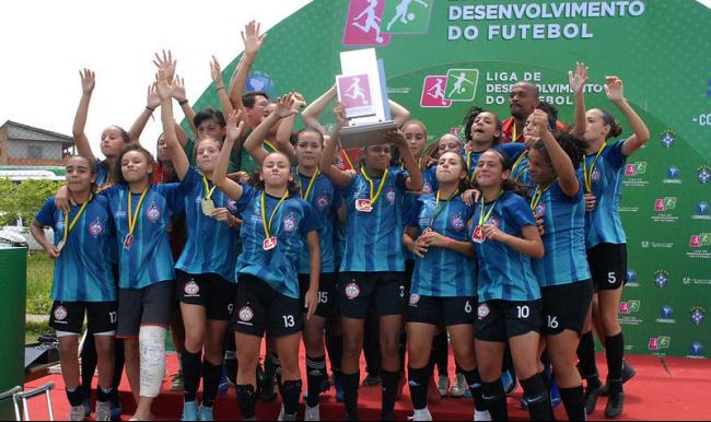 O Centro Olímpico venceu o Internacional, por 3 a 1, e sagrou-se campeão da Liga de Desenvolvimento de Futebol que foi realizada em Criciúma (SC) - Israel de Oliveira/Divulgação Liga 2019