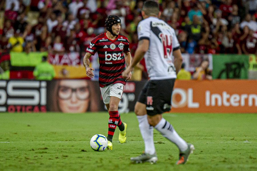 Finalista da Libertadores com Flamengo, Rafinha é protagonista de campanha da Bundesliga