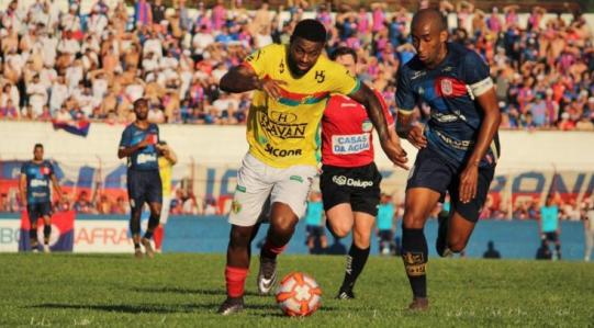 Copa SC: Em busca do terceiro título pelo Brusque, volante pede ‘máxima atenção’