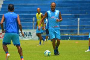 Ex-atacante de Ponte e Palmeiras desfalca CSA na reta final do Brasileirão