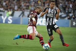 Para ouvir testemunhas, STJD adia julgamento de Botafogo e Flamengo