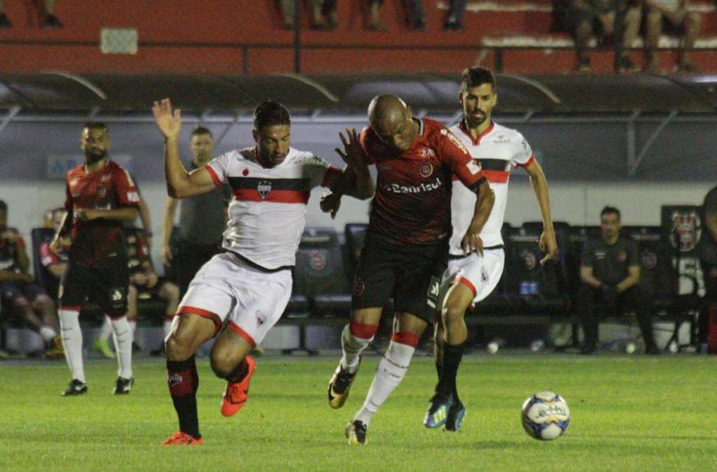 Atlético-GO buscou o empate, mas pode sair do G4 (Foto: José Antônio Ferreira/GEB)
