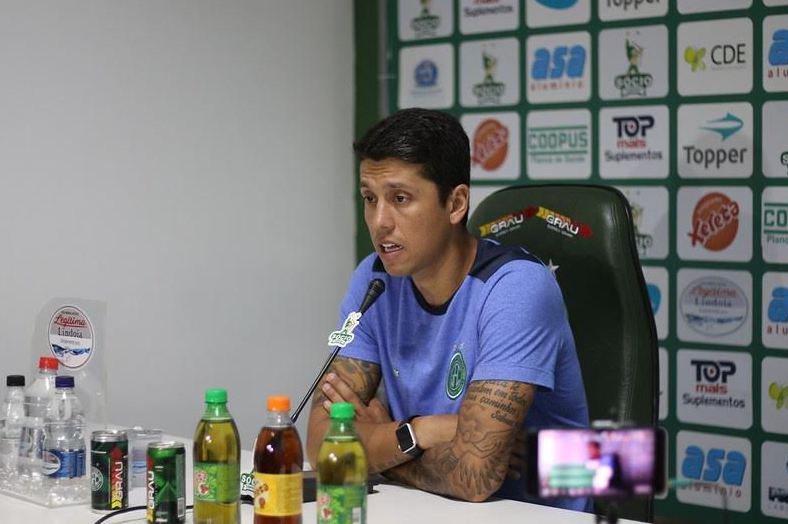 Livre do Z4 e sem pressão: Carpini reencontra América-MG, rival da estreia pelo Guarani