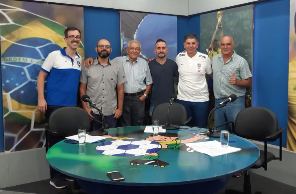 Equipe ‘Os Campeões da Bola’ conversou com técnico da seleção brasileira sub-17. Assista!