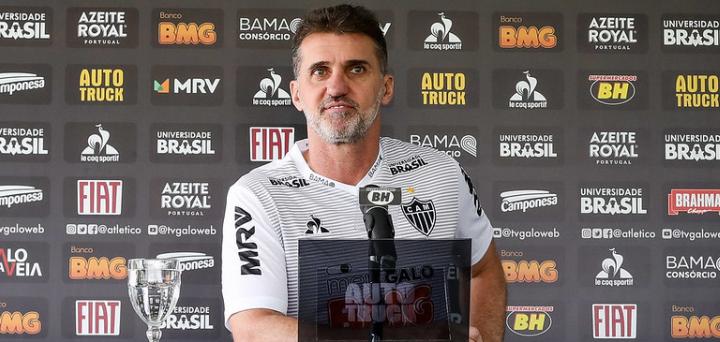 Mancini confirma gringo e admite escalar Vinicius como volante no Atlético-MG