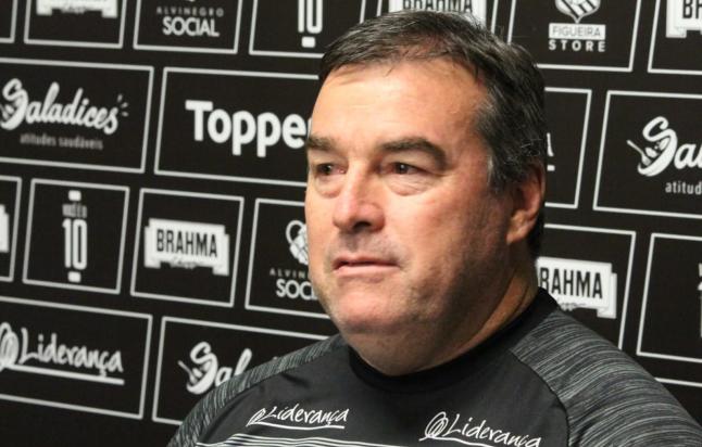 Série B: Técnico vira milagreiro e zagueiro revela o que salvou o Figueirense