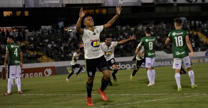 Vitão só desviou chute na pequena área