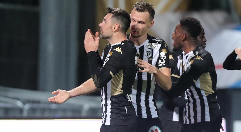 FRANCÊS: Angers derrota Nîmes em casa e assume a vice-liderança