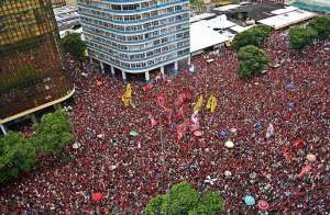 Torcida do Flamengo toma conta do Rio e provoca Palmeiras após título