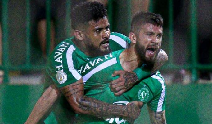 Chapecoense respira com a vitória sobre rival