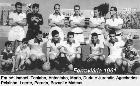 Mateus, último agachado, na forte Ferroviária em 1961