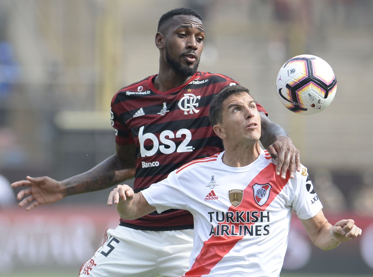 Gabigol faz dois, Flamengo vira sobre o River Plate e levanta a Copa Libertadores