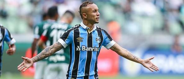 Everton Cebolinha fez um gol do Grêmio