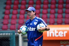 Pressão sobre Diniz aumenta no São Paulo, mas Leco garante o treinador para 2020