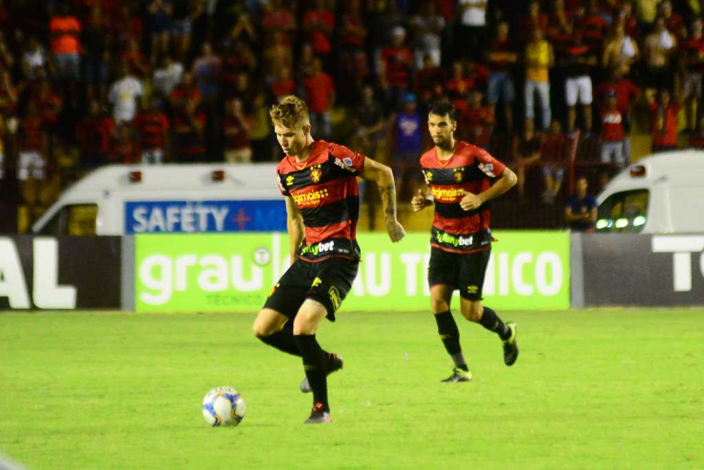 Charles não sabe onde vai atuar em 2020 (Foto: Site Oficial Sport)