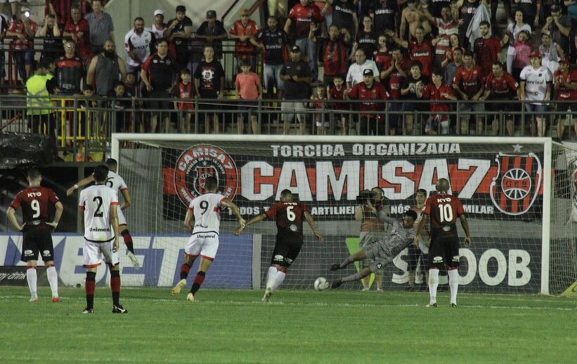 Brasil de Pelotas desembarca em Campinas sem volante para despedida da Série B