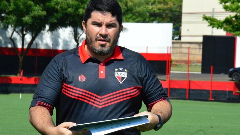 Atlético-GO sai do G4, “acha problema” e deixa de falar com a imprensa