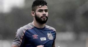 Lateral do Santos ainda vê companheiro como titular e diz que precisa de readaptação