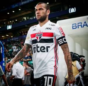 Daniel Alves projeta recuperação do São Paulo: 'Todo suor vai valer a pena'