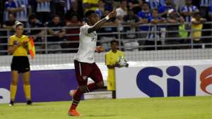 Herói contra CSA mostra alívio com vitória do Flu e revela contato do Benfica