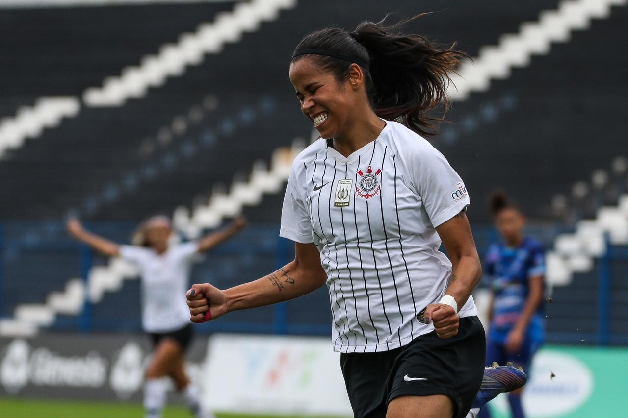Victória comemora temporada no Corinthians: ‘Defino o meu ano como explosivo’