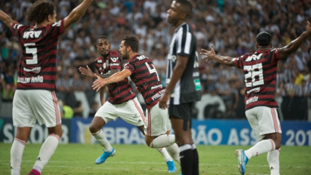 Dia de festa e taça para o Fla e luta contra o rebaixamento para o Ceará no Maracanã