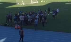 Bolsonaro sanciona lei que suspende por cinco anos torcida que invadir treino