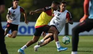 Técnico do Athletico-PR minimiza desfalques em reencontro com o Grêmio