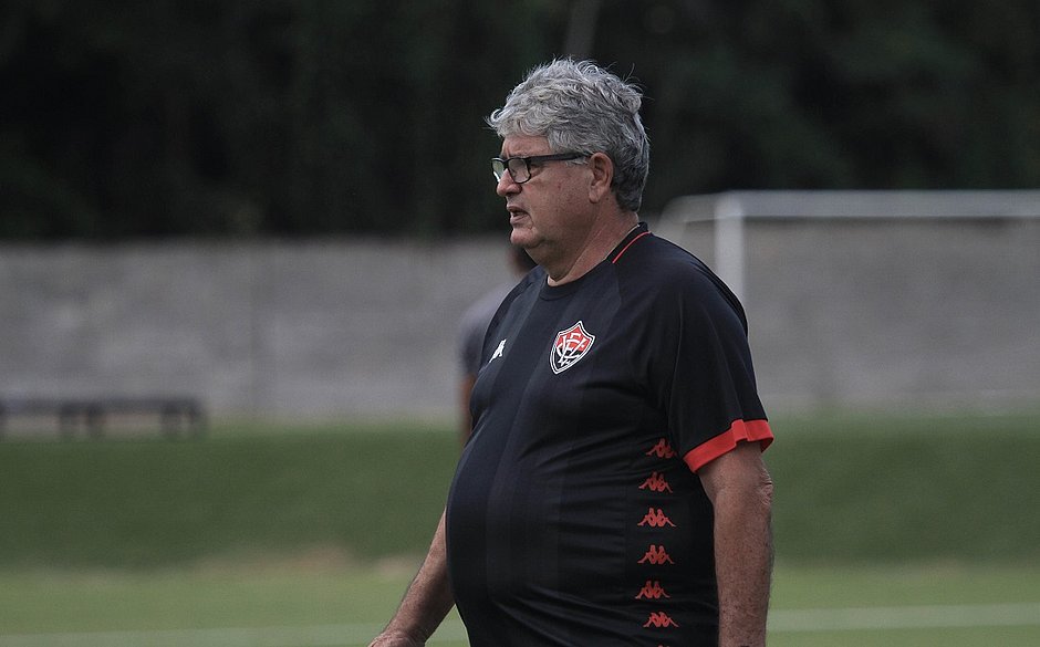 Série B: Presidente do Vitória banca Geninho e promete jogar Estadual com time Sub-23