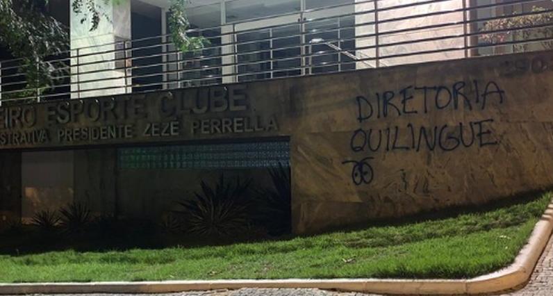 Vândalos do Cruzeiro causam inveja em Pasquale com protesto intelectual
