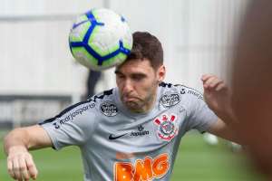 Recuperado de lesão muscular, argentino volta a ser relacionado no Corinthians