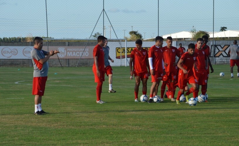 Série B: Ex-treinador do Guarani revela desejo de seguir no CRB